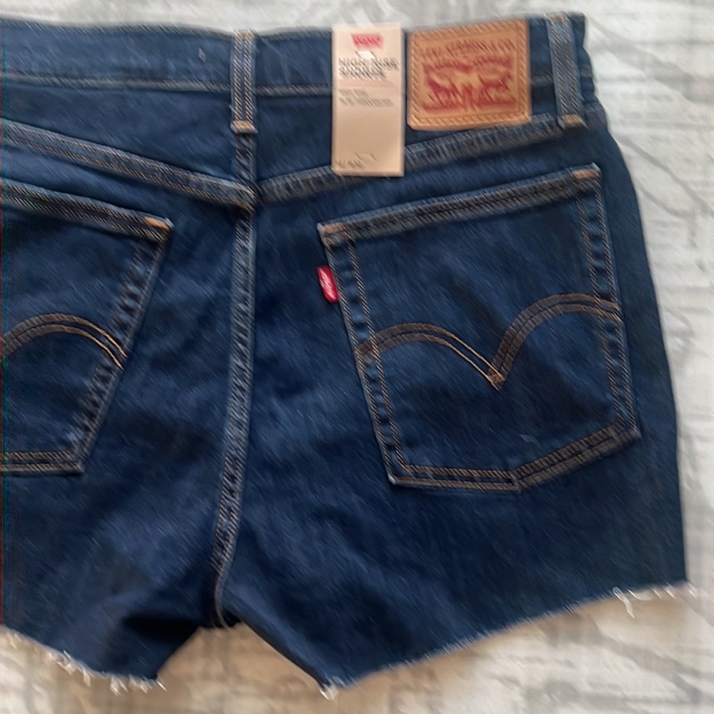 Levi’s HIGH RISE SLIM THROUGH HIP SHORTS 14 | W32 - Picture 10 of 13